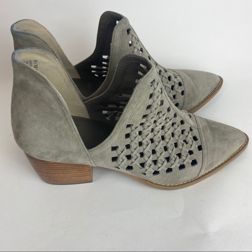 Gorgeous BP. Booties